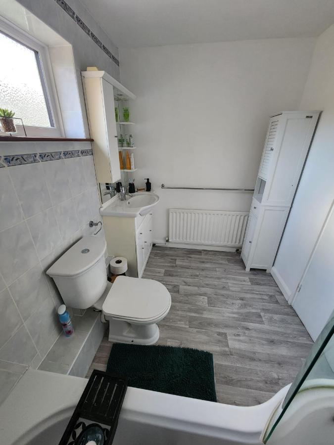 Twin Room In Crawley,Gatwick,West Sussex Ifield 외부 사진